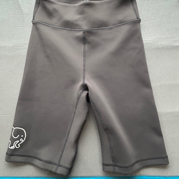 Ivory Ella Bike shorts Gray Sz Small - Picture 1 of 3